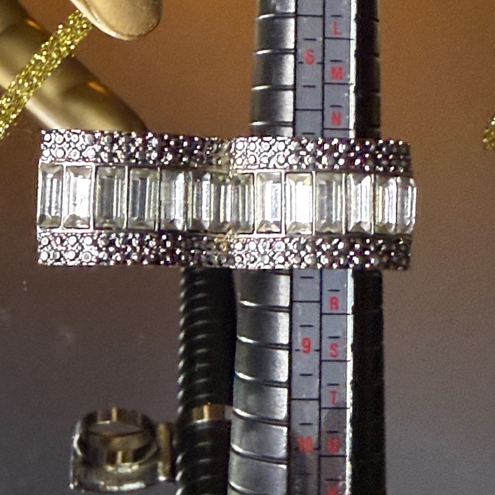 Elegant Silver and Black Women's Ring - Picture 3 of 9